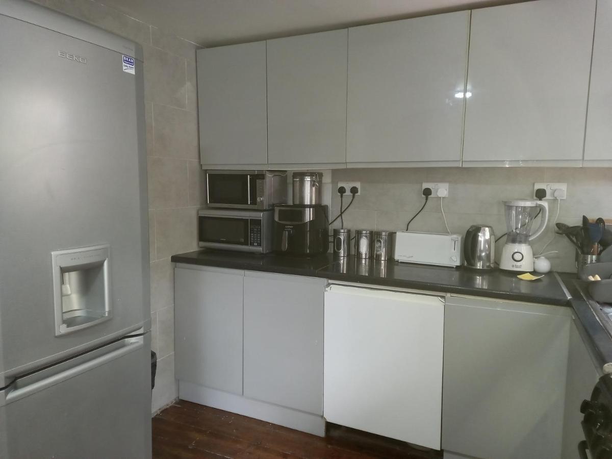 Bubblesbnb- 4 Bedroom House Лондон Экстерьер фото